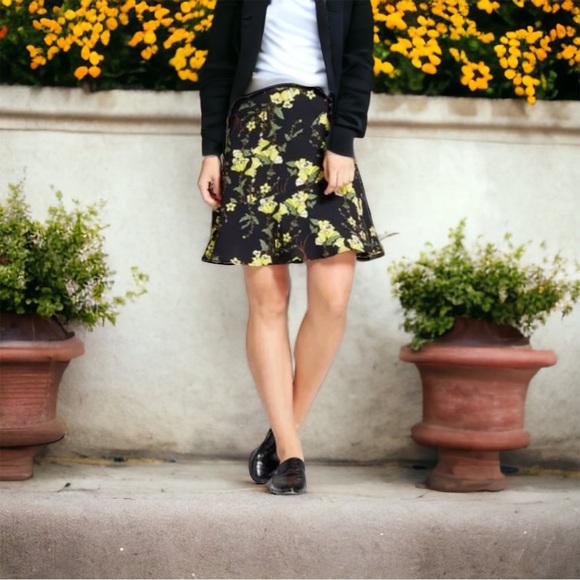 WWW Paneled Ruffle Mini Skirt Yellow Floral Print over Black Sz 10 NWOT!! - Picture 2 of 8